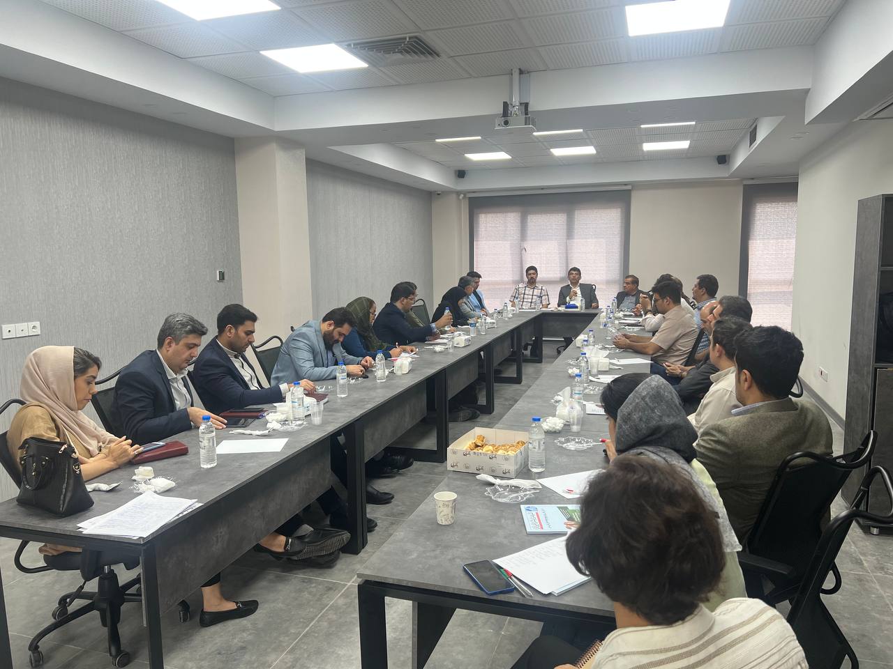 جلسه هم اندیشی با متخصصان و صاحبنظران در انجمن بتن ایران برگزار شد.